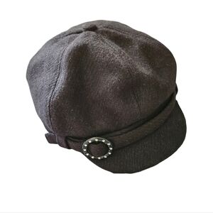 y2k D&Y Black newsboy cap with rhinestone buckle detail, one size fits most